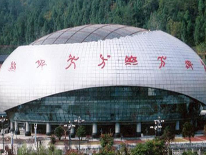 安达体育中心球形网架加工安装